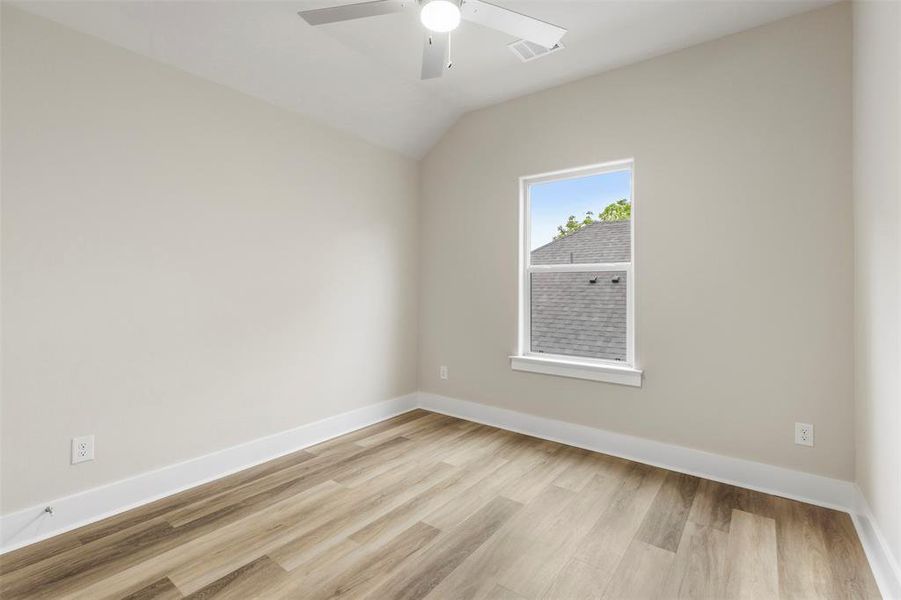 Spacious, unfurnished interior of a new home in , Sherman (Image 19).