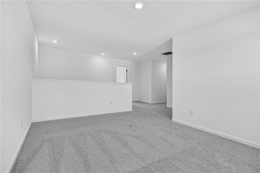 Spacious, unfurnished interior of a new home in Apalachee Hills, Bethlehem (Image 23).