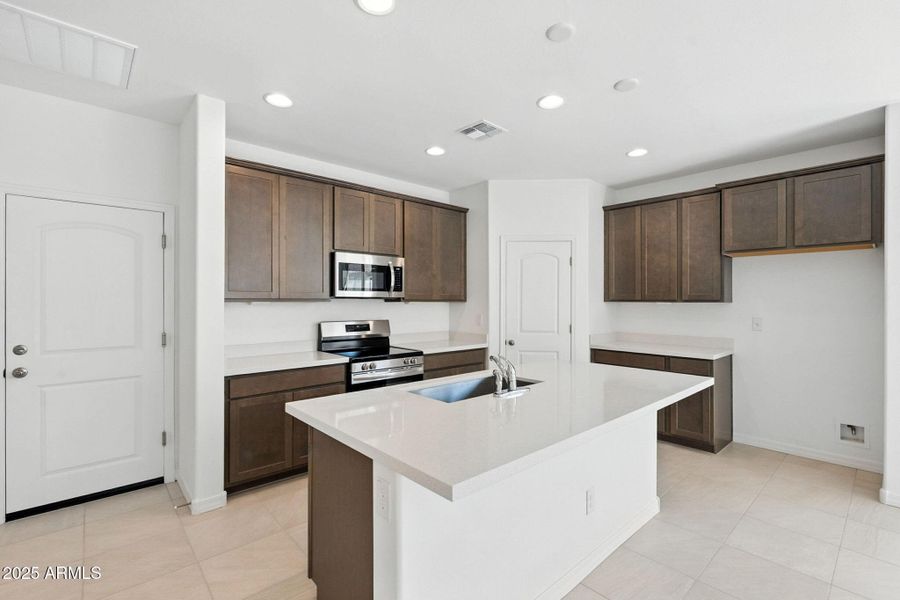 11-web-or-mls-Hilton-11 (2) 11-web-or-mls-Hilton-11 (2)