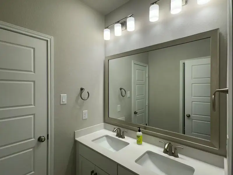 Jack & Jil Bathroom in 2F