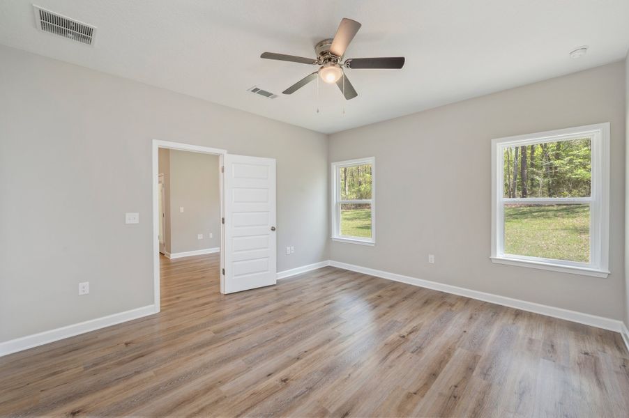 Representative unfurnished interior of a home built from the Sierra by CJL Homes in Oak Hollow, Crestview (Image 17).