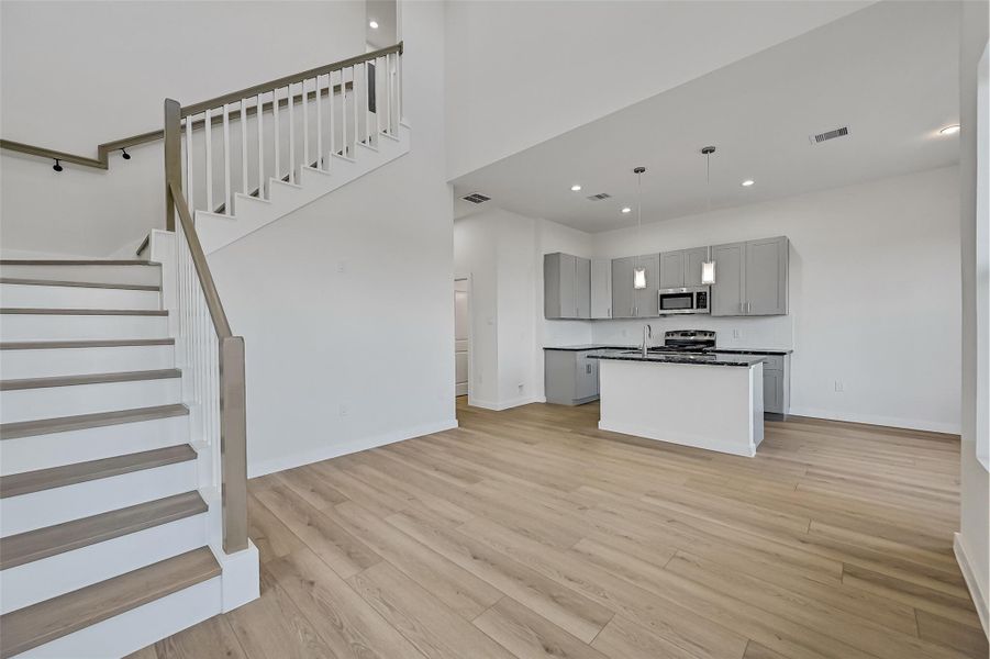 Spacious, unfurnished interior of a new home in , Galveston (Image 14).