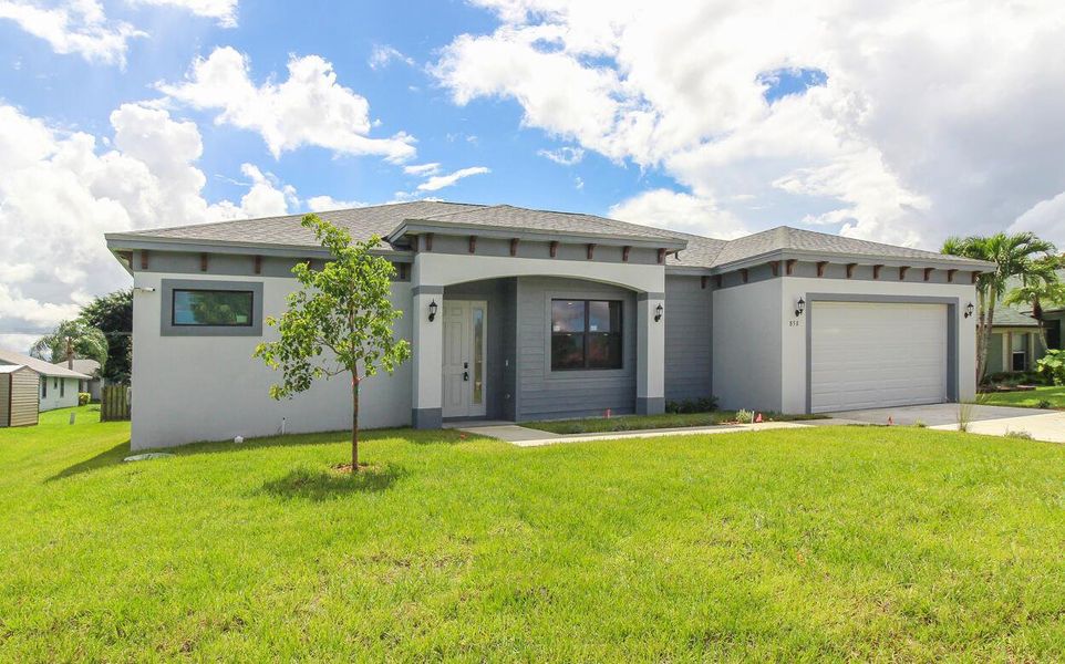 Exterior details and patio area of a home in , Port St. Lucie (Image 30).