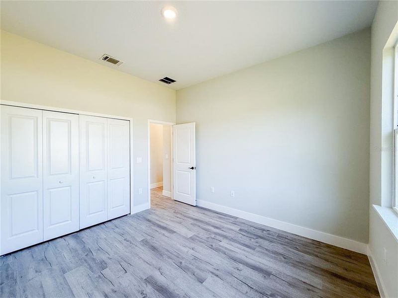 Spacious, unfurnished interior of a new home in , Ocala (Image 14).