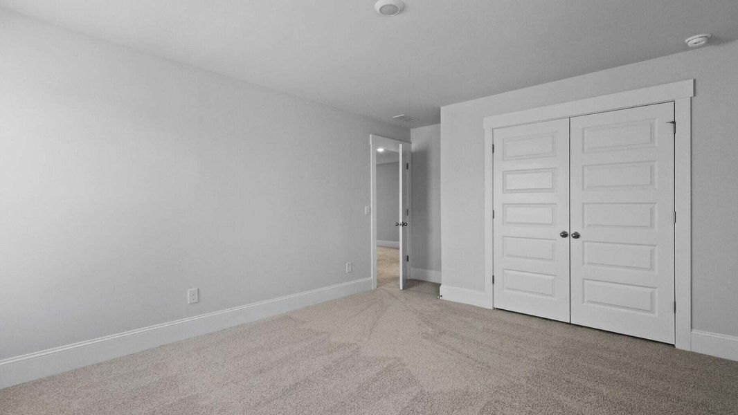 Spacious, unfurnished interior of a new home in Sheep Island, Summerville (Image 18).