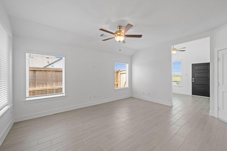 Spacious, unfurnished interior of a new home in Meridiana, Iowa Colony (Image 20).
