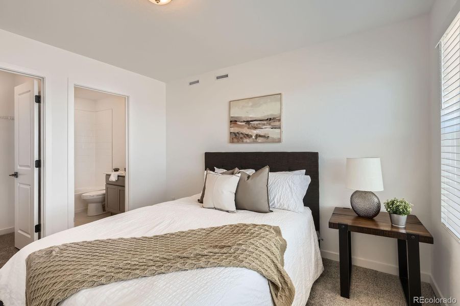 Furnished interior view inside a new home in Argenta, Aurora (Image 12).