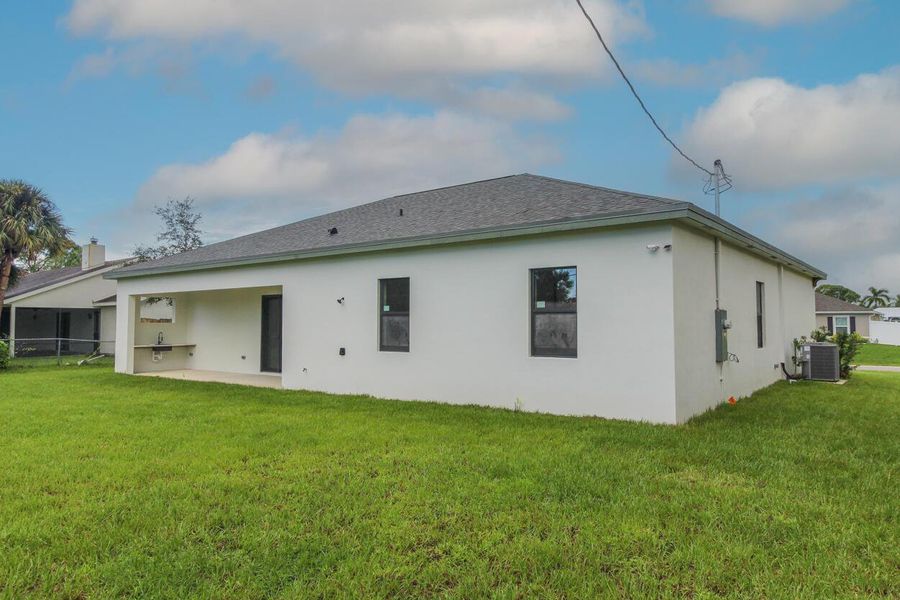 Exterior details and patio area of a home in , Port St. Lucie (Image 25).