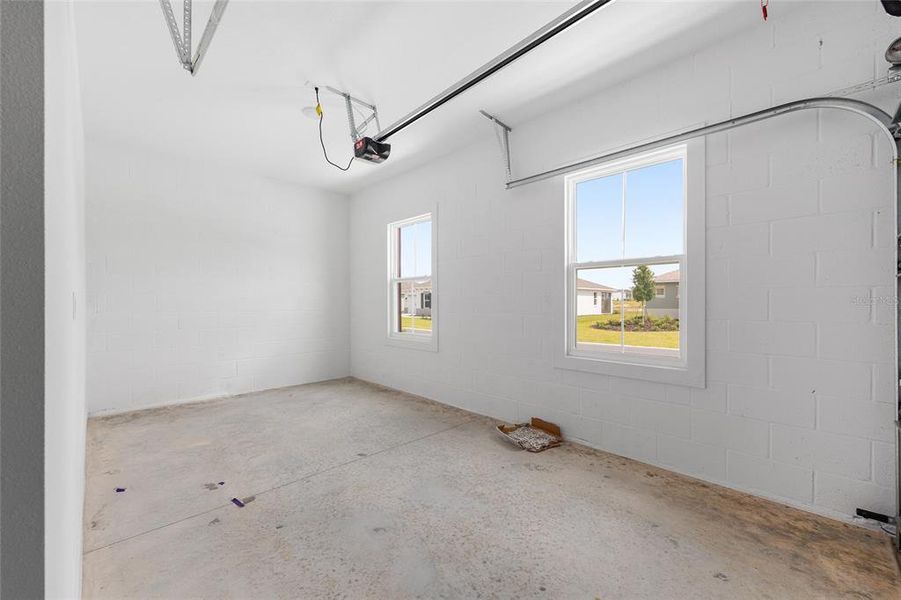 Spacious, unfurnished interior of a new home in , Ocala (Image 15).