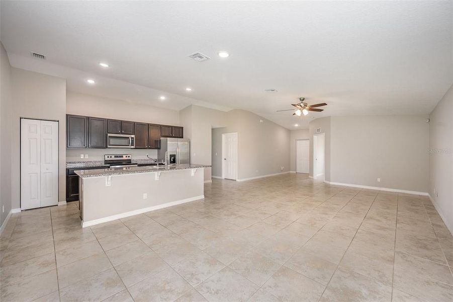 Spacious, unfurnished interior of a new home in , Palm Bay (Image 12).