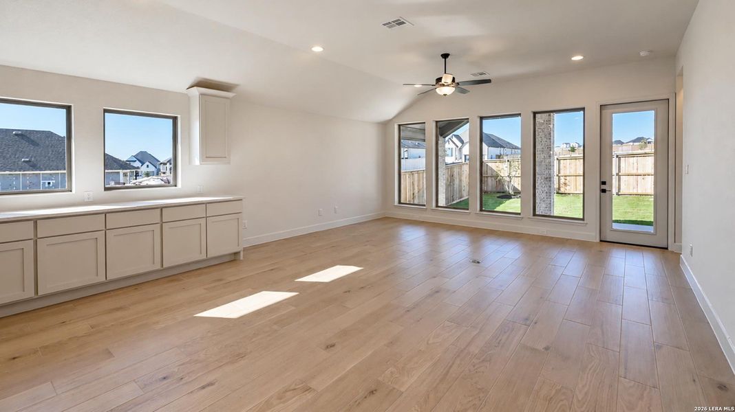 Spacious, unfurnished interior of a new home in Mayfair, New Braunfels (Image 25).