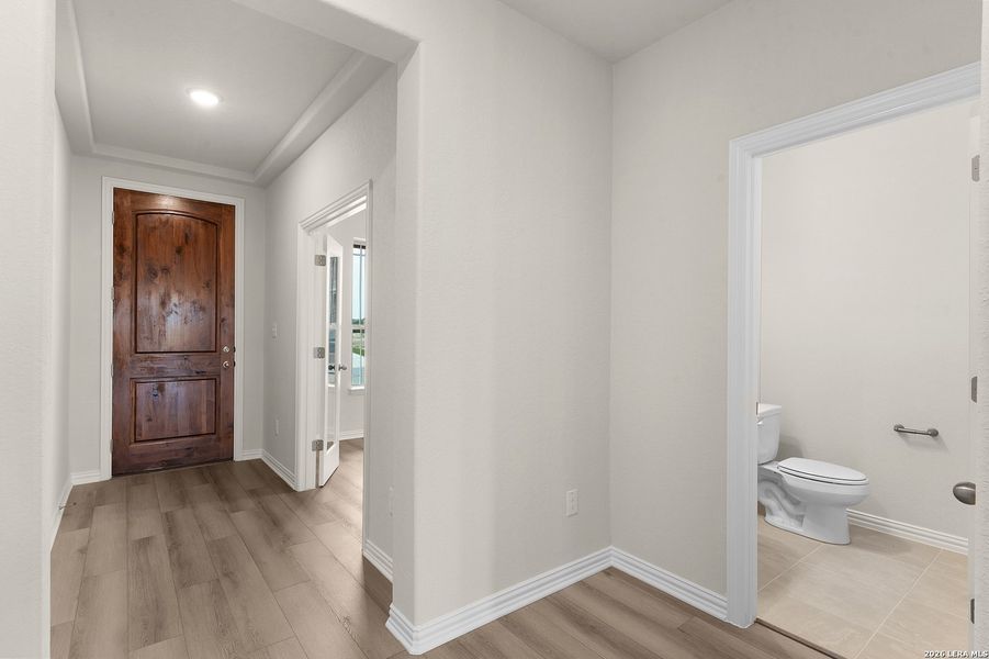 Spacious, unfurnished interior of a new home in Meyer Ranch - Enclave, New Braunfels (Image 16).