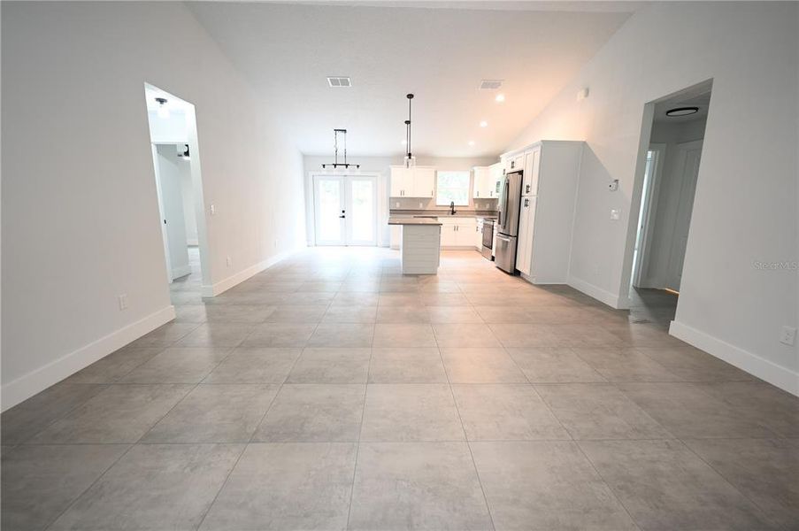 Spacious, unfurnished interior of a new home in , Dunnellon (Image 25).