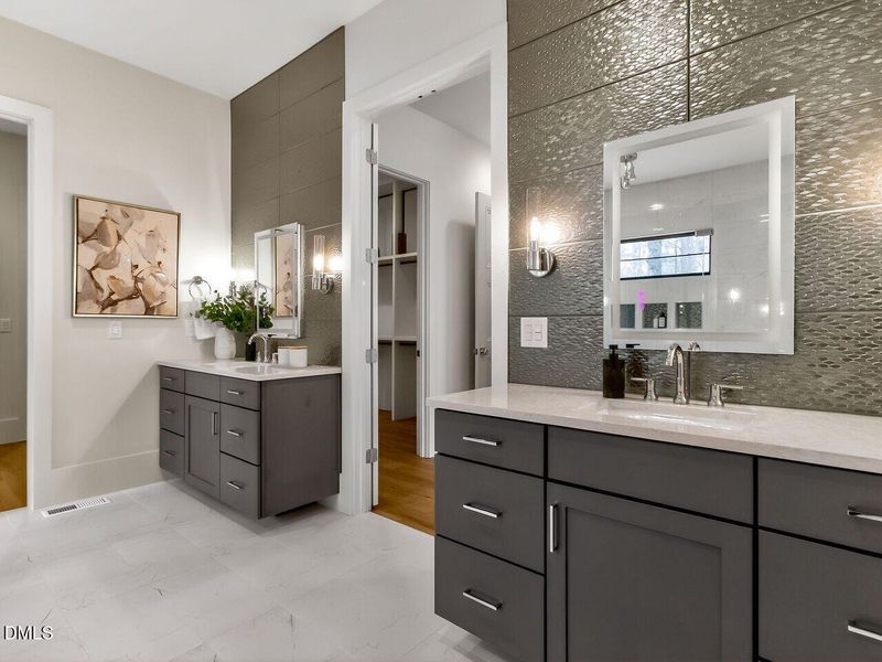 033-1280x960-first-floor-master-bathroom