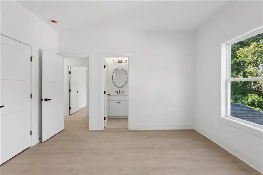 Spacious, unfurnished interior of a new home in , Atlanta (Image 21).
