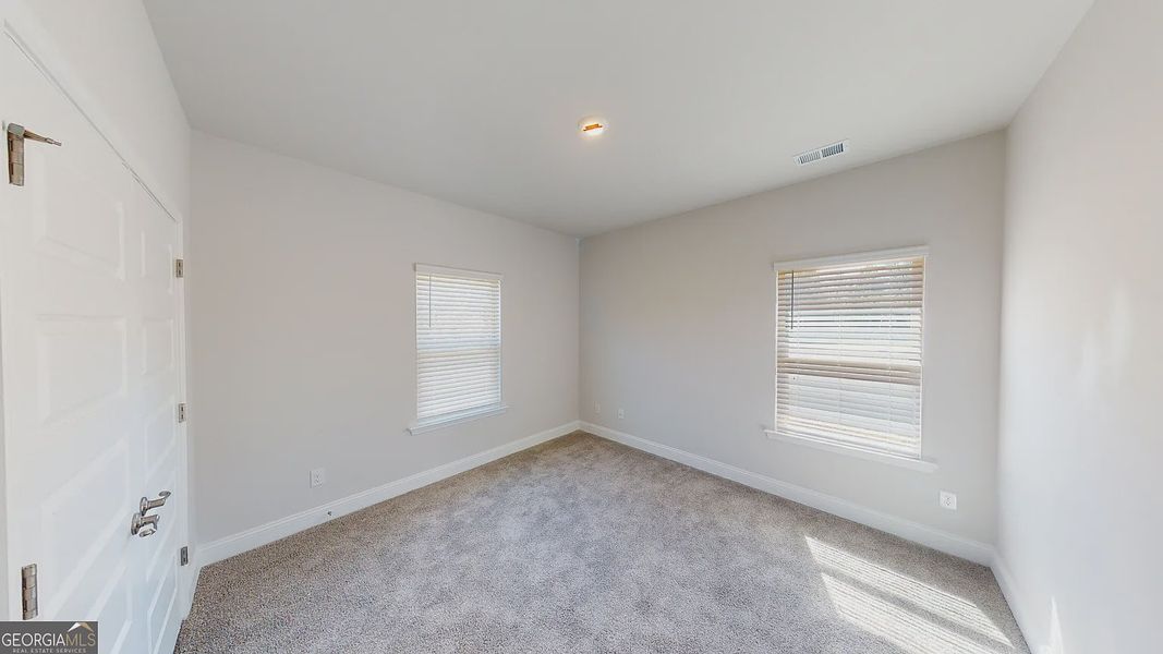 Spacious, unfurnished interior of a new home in Holliday Pass, Griffin (Image 16).