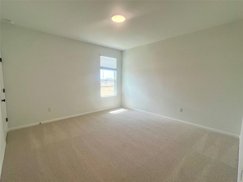 Spacious, unfurnished interior of a new home in Porter Country, Buda (Image 18).