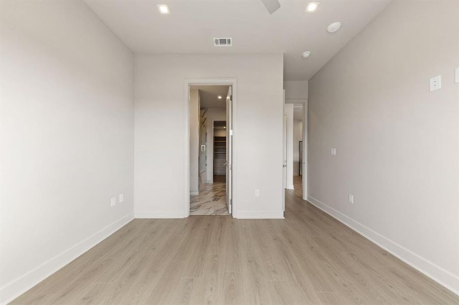 Spacious, unfurnished interior of a new home in , Dallas (Image 12).