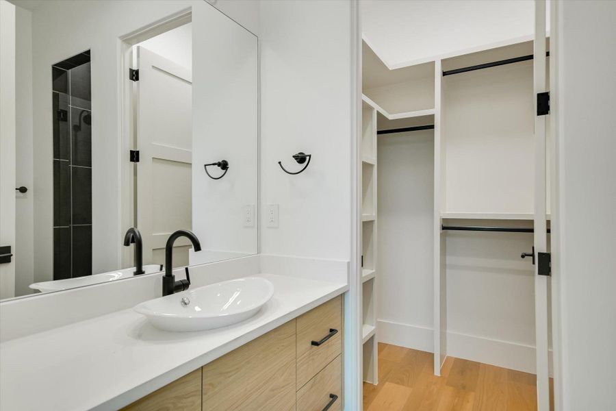 Furnished interior view inside a new home in , Horseshoe Bay (Image 19).