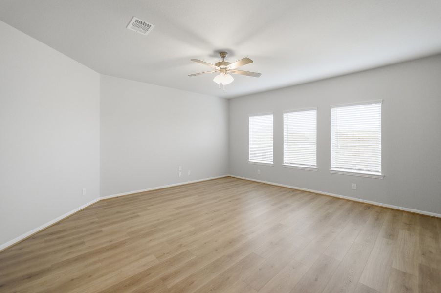 Spacious, unfurnished interior of a new home in Trails at Woodhaven Lakes, La Marque (Image 21). Spacious, unfurnished interior of a new home in Trails at Woodhaven Lakes, La Marque (Image 21).