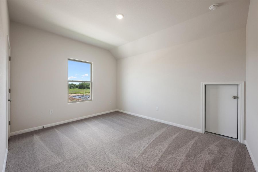 Spacious, unfurnished interior of a new home in Rolling Glen, Hutto (Image 29).