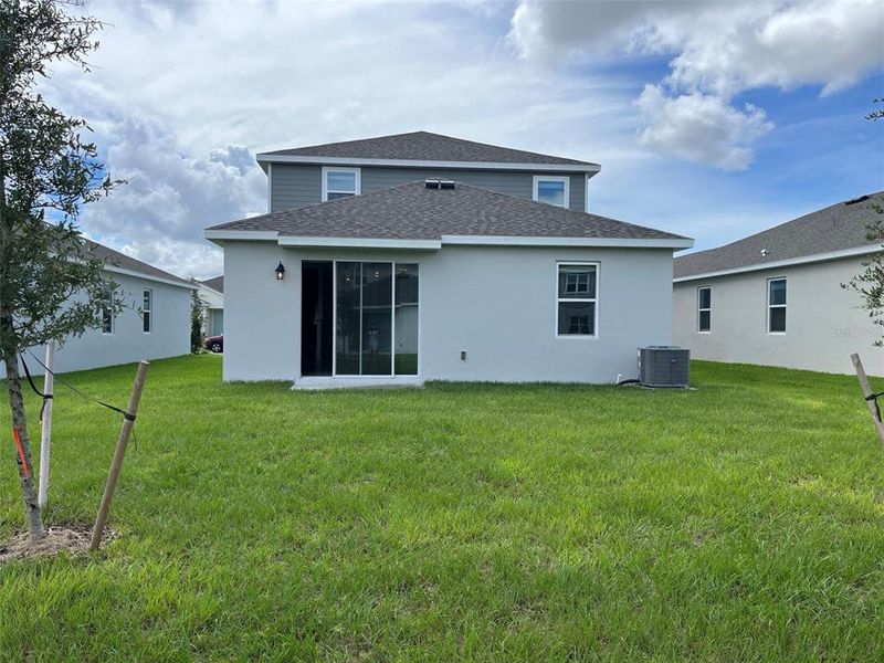 Exterior details and patio area of a home in Marion Ridge, Haines City (Image 3).