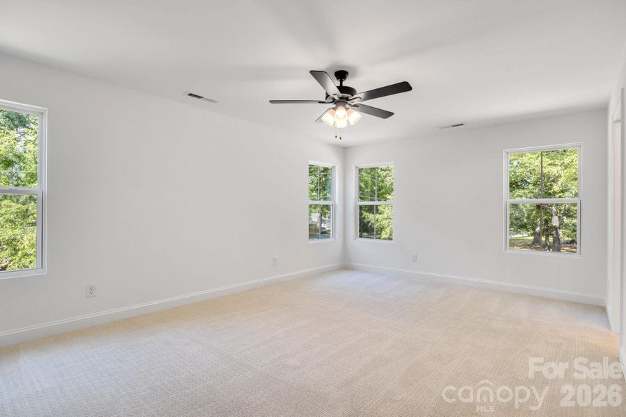 Spacious, unfurnished interior of a new home in , Harrisburg (Image 14).