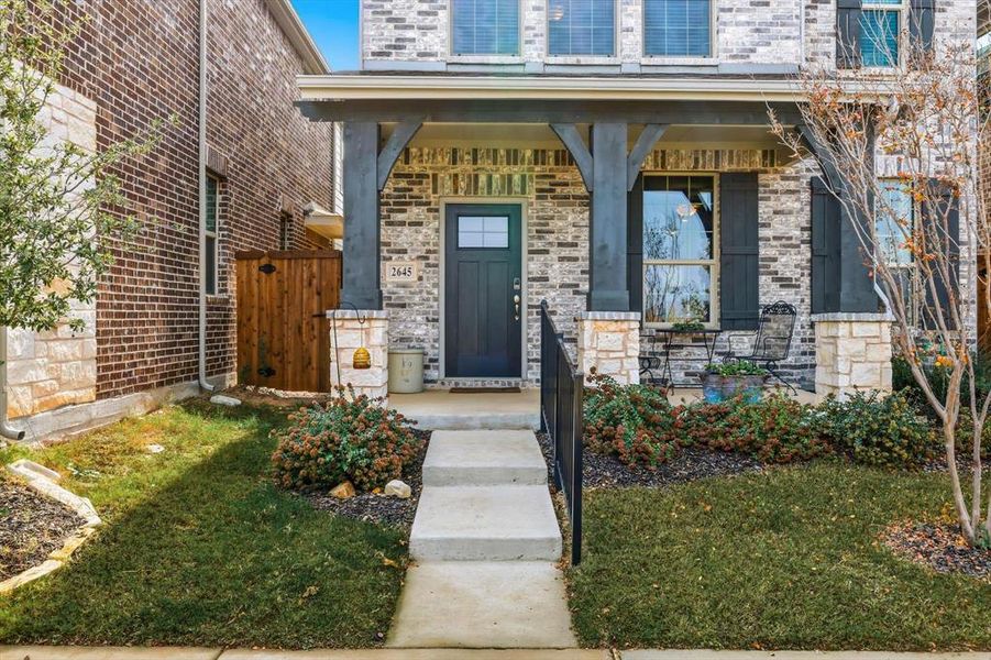 Exterior details and patio area of a home in Ashford Park - Cottage Series, Corinth (Image 3).