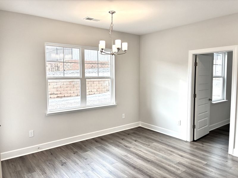 Spacious, unfurnished interior of a new home in Holly Ridge, Greenville (Image 15).