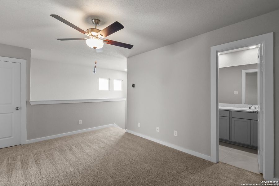 Spacious, unfurnished interior of a new home in Garden Grove, San Antonio (Image 25).