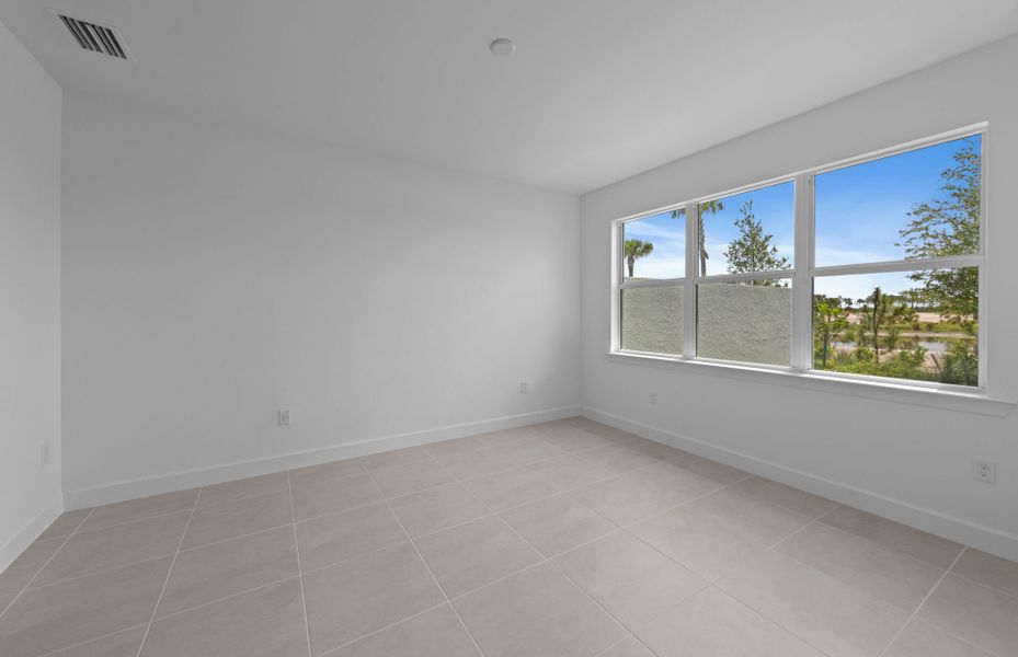 Spacious, unfurnished interior of a new home in TerraWalk at Babcock Ranch, Alva (Image 16).
