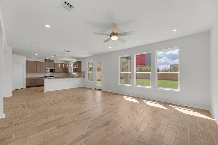 Spacious, unfurnished interior of a new home in Mustang Valley, Manor (Image 20).