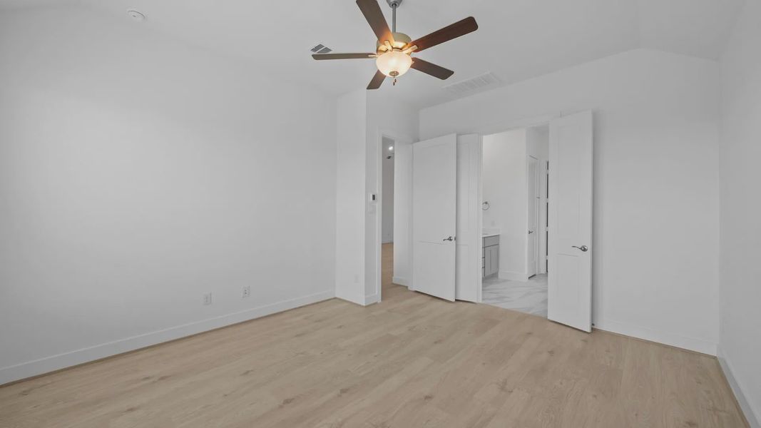 Spacious, unfurnished interior of a new home in Newhaven, Manor (Image 24).