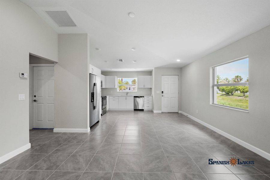 Spacious, unfurnished interior of a new home in , Fort Pierce (Image 19).