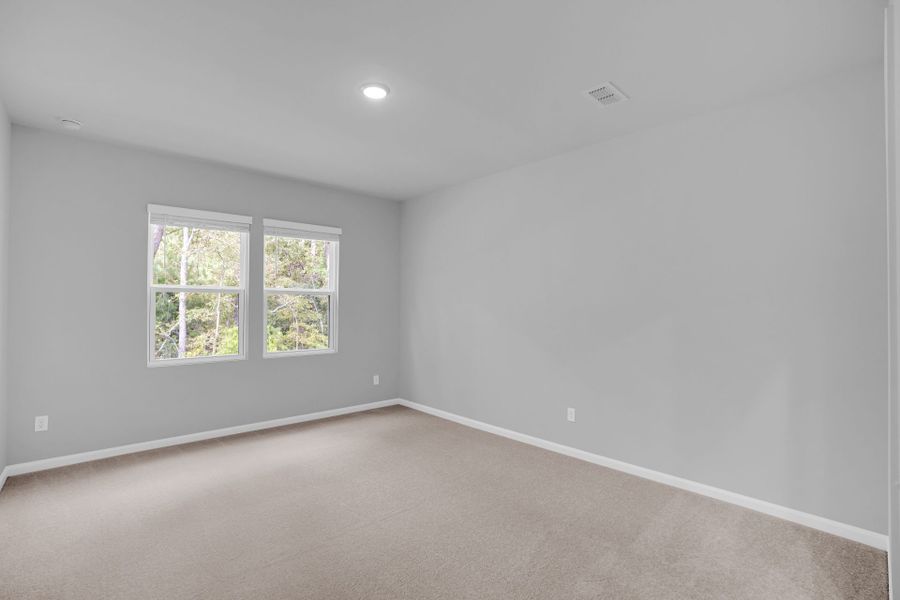 Spacious, unfurnished interior of a new home in Bradford Pointe, Summerville (Image 17).
