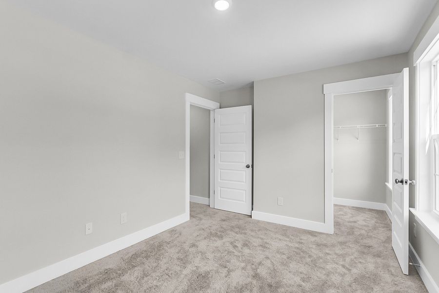 Spacious, unfurnished interior of a new home in Pineland Preserve, Summerville (Image 50).