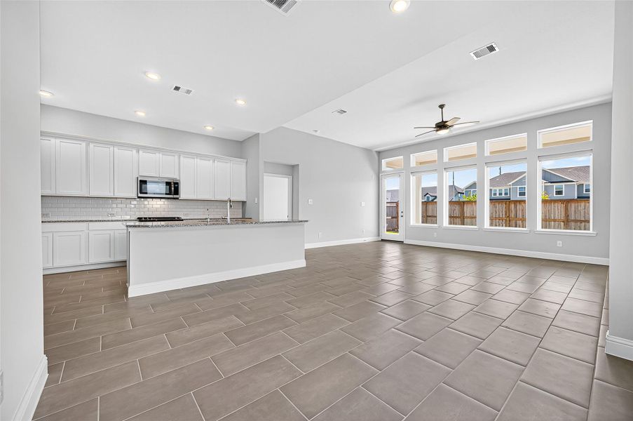 Spacious, unfurnished interior of a new home in Jordan Ranch: Signature Series, Katy (Image 18).