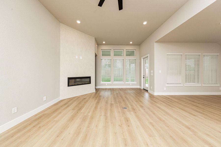 Enjoy a seamless flow between the living area and kitchen, perfect for entertaining. Enjoy a seamless flow between the living area and kitchen, perfect for entertaining.