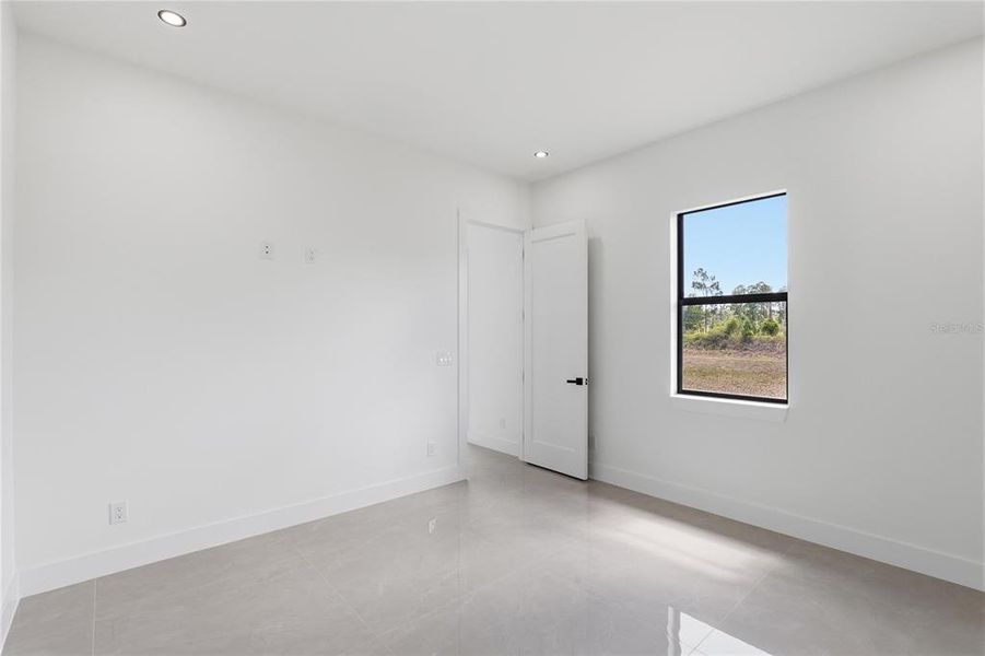 Spacious, unfurnished interior of a new home in , Lehigh Acres (Image 22).