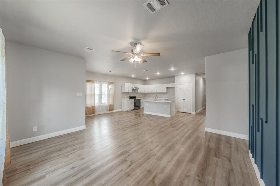 Spacious, unfurnished interior of a new home in , Cleburne (Image 23).