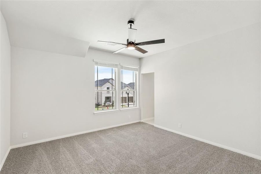 Spacious, unfurnished interior of a new home in Chaparral Park, Oak Point (Image 31). Spacious, unfurnished interior of a new home in Chaparral Park, Oak Point (Image 31).
