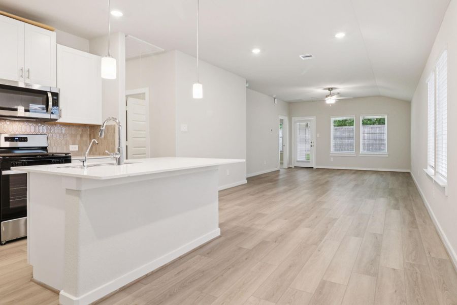 Photo is not of the actual home, but is an inspirational photo of builder’s model home and may depict options, furnishings, and/or decorator features that are not included Photo is not of the actual home, but is an inspirational photo of builder’s model home and may depict options, furnishings, and/or decorator features that are not included