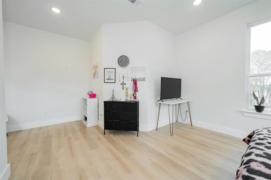 Furnished interior view inside a new home in , Gun Barrel City (Image 7).