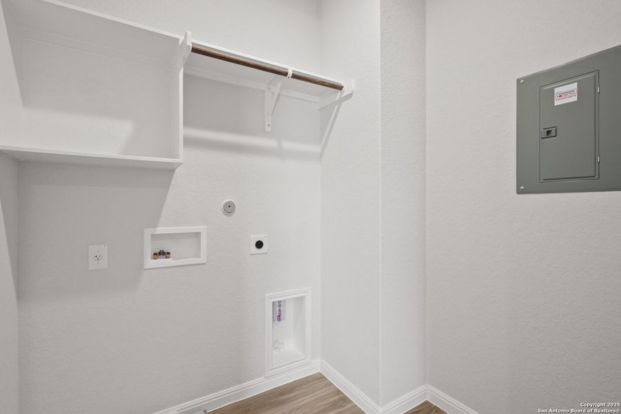 Spacious, unfurnished interior of a new home in Timber Creek, San Antonio (Image 22).