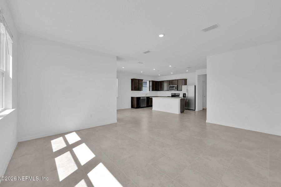 Spacious, unfurnished interior of a new home in Hyland Trail, Green Cove Springs (Image 13).