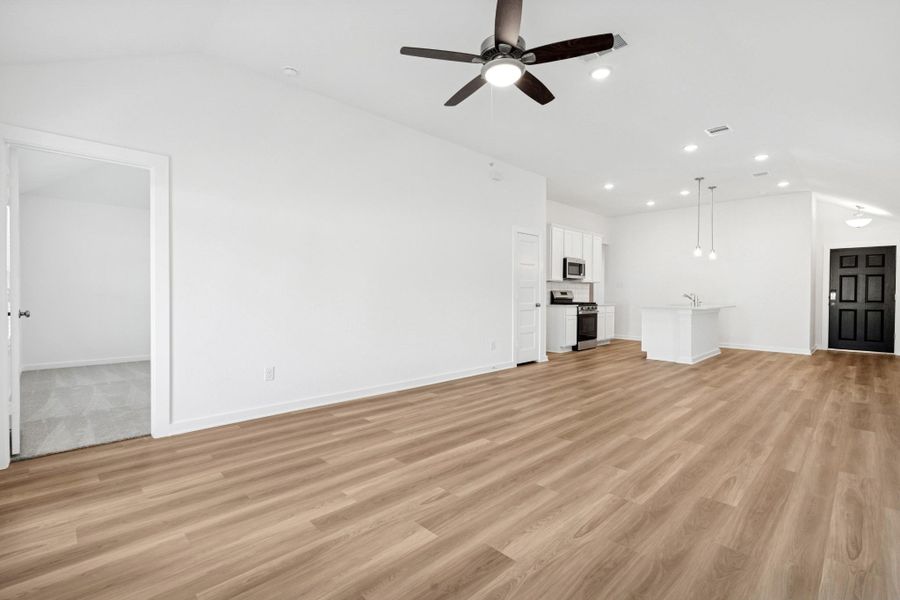 Spacious, unfurnished interior of a new home in Indian Springs, Crosby (Image 23).