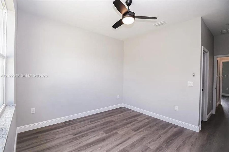 Spacious, unfurnished interior of a new home in , Sebring (Image 26).