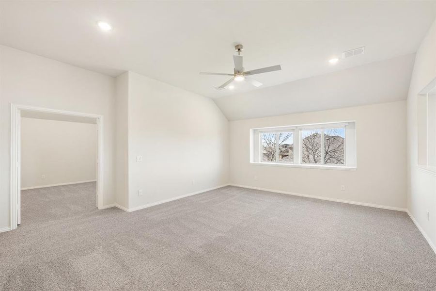 Spacious, unfurnished interior of a new home in Sunrise at Garden Valley, Waxahachie (Image 31).