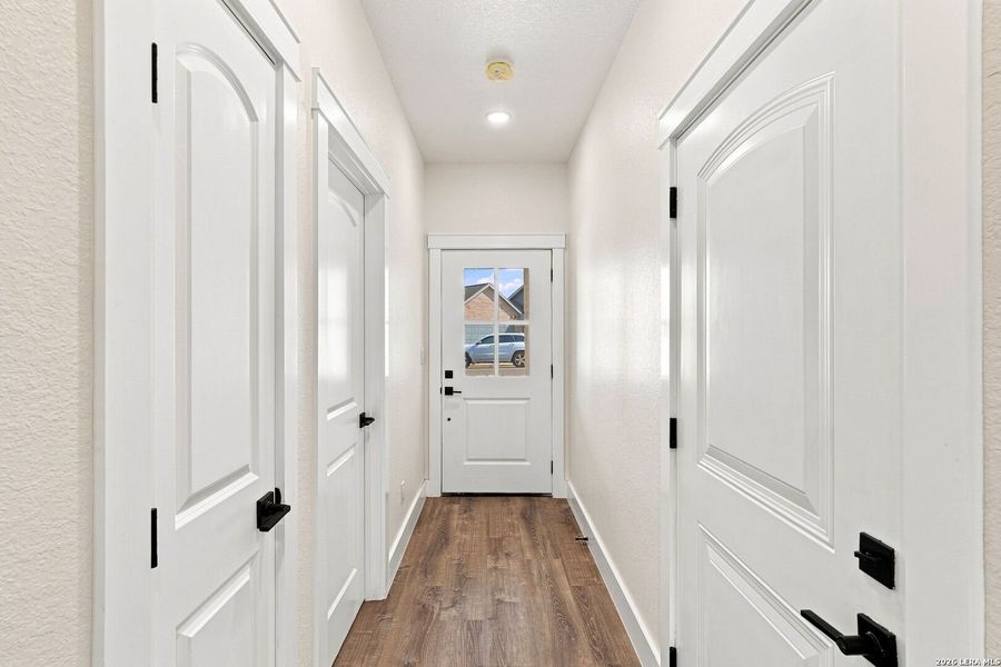 Spacious, unfurnished interior of a new home in , Kerrville (Image 20). Spacious, unfurnished interior of a new home in , Kerrville (Image 20).