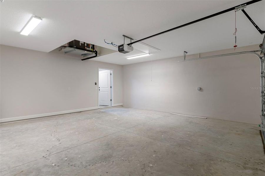 Spacious, unfurnished interior of a new home in , Dunnellon (Image 40).